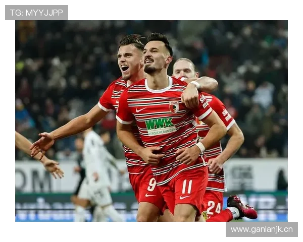 多特蒙德防线屡遭打穿,站位漏洞对赛季走势形成制约 多特蒙德防线屡遭打穿,站位漏洞对赛季走势形成制约