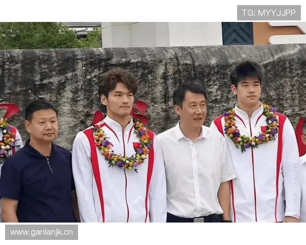 徐嘉余回家第一件事竟然不是脱鞋，是掏出账本？这生活跟赛场判若两人啊！